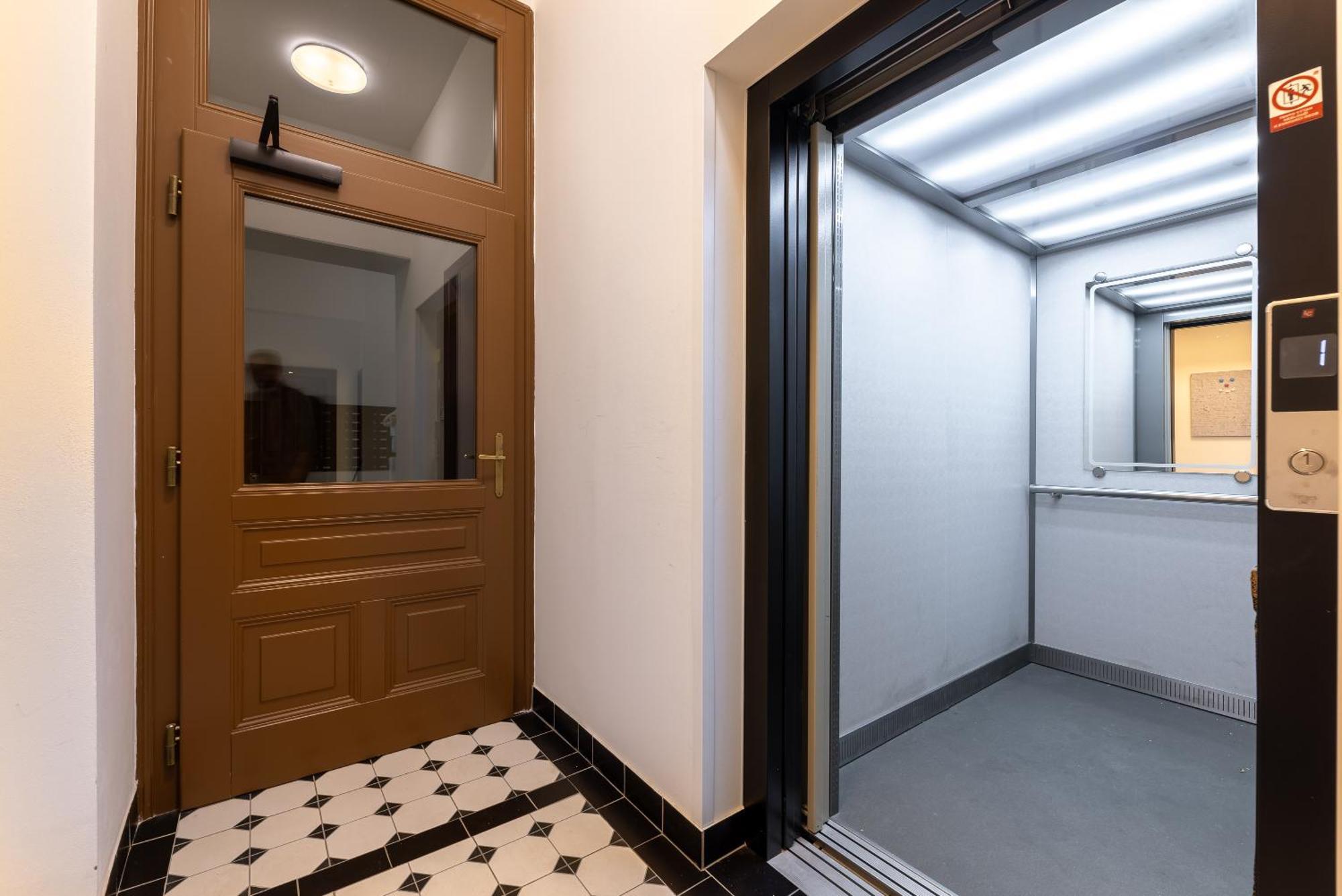 Modern Urban Room In The City Center Of Praga Exterior foto